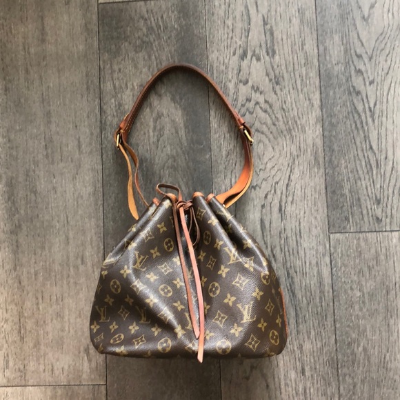 Louis Vuitton Handbags - Louis Vuitton monogram Pettit Noe bag